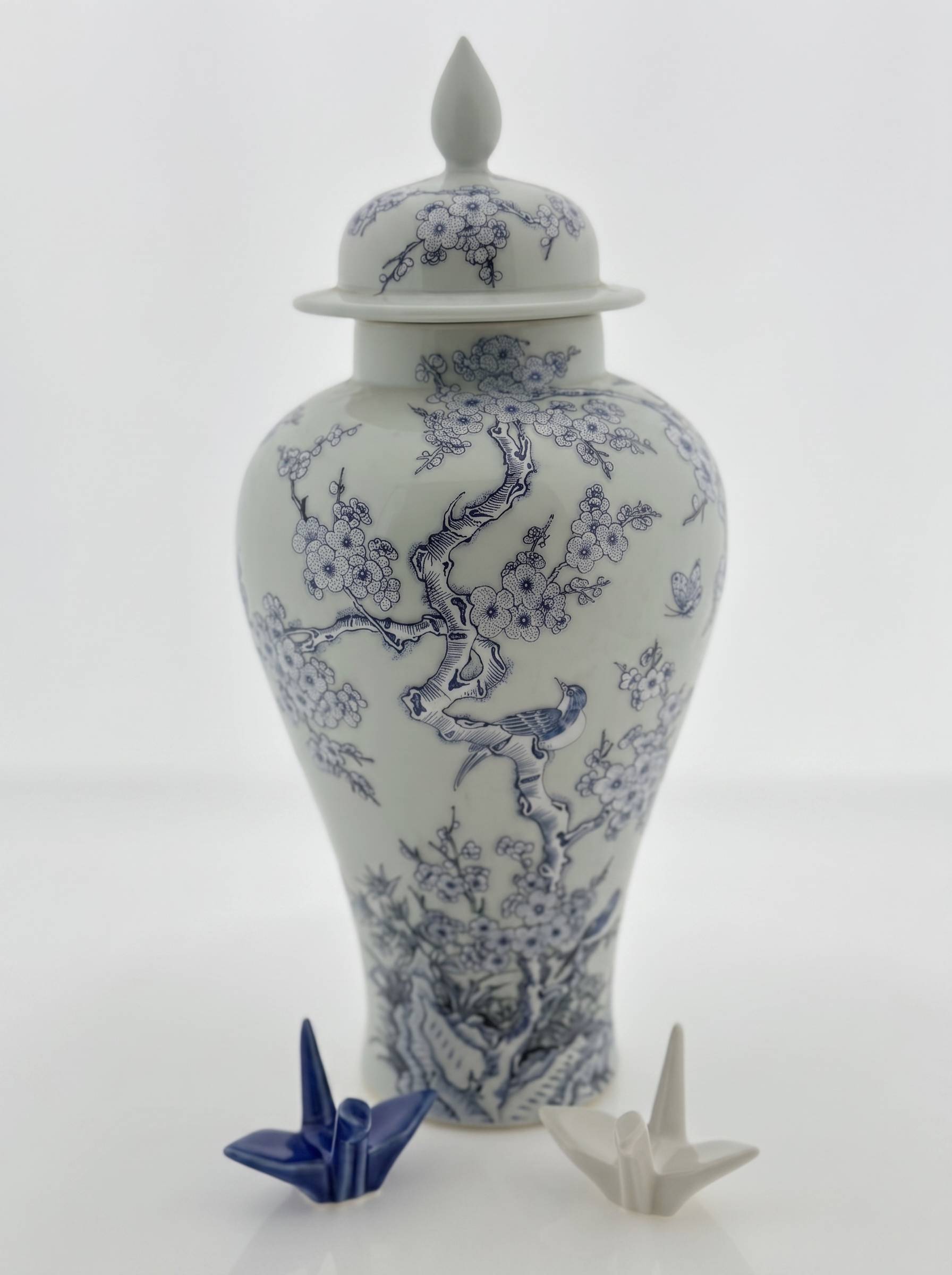 Urn - Bloesemprint witblauw